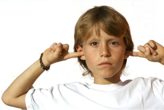 青少年行为偏激应该怎么办？